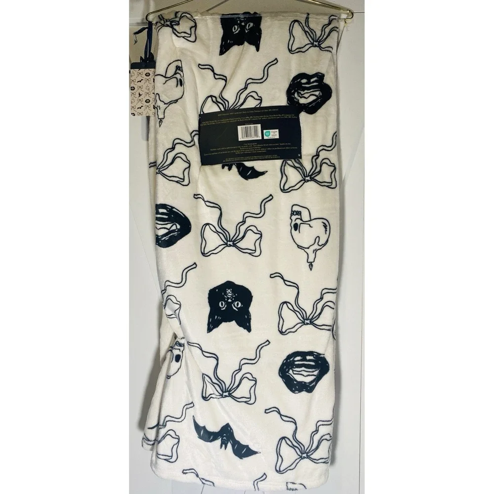 Rachel Roy Halloween Oversized Throw Blanket Cream 60x70 Bow Cat Bat Skull